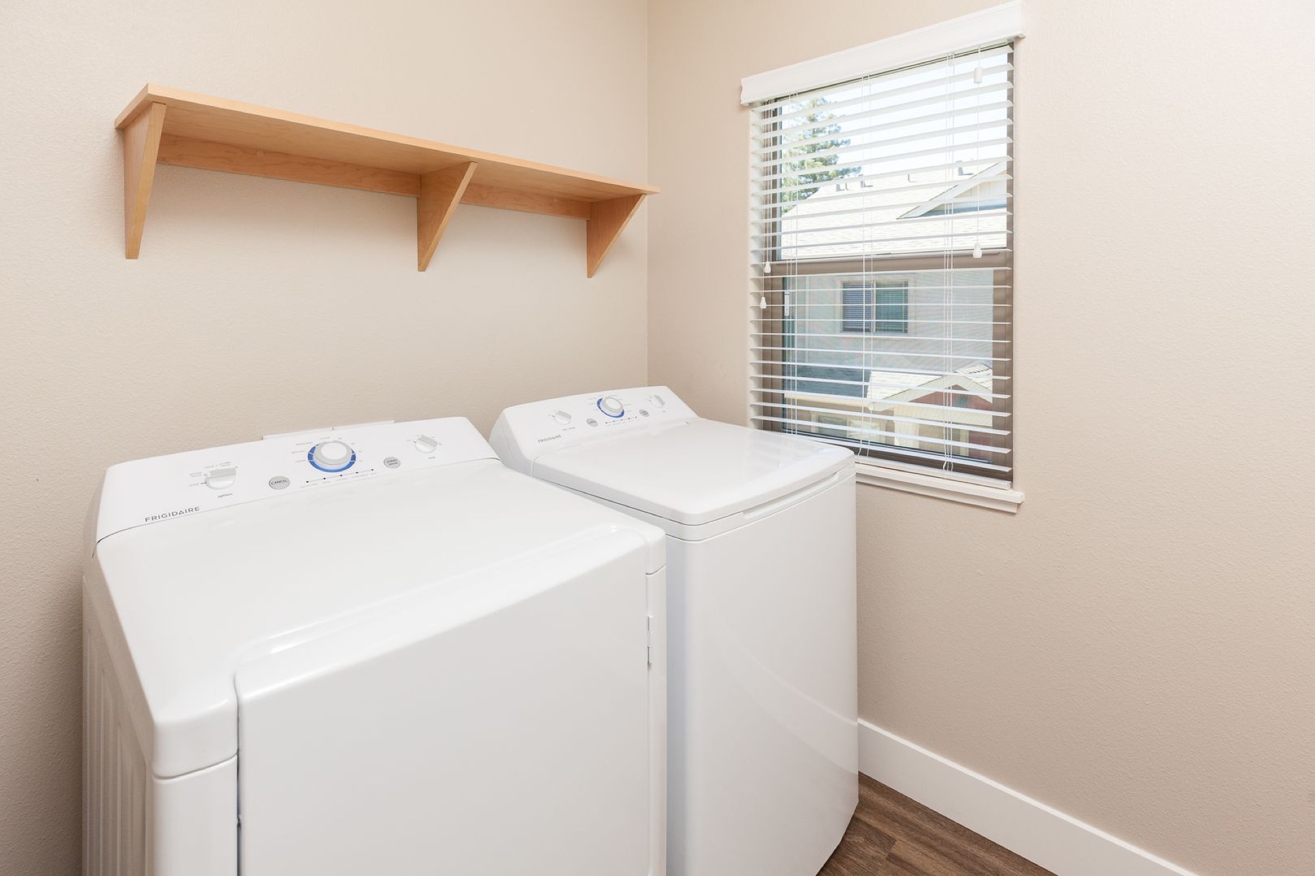 Uptown Place Apartments bathroom